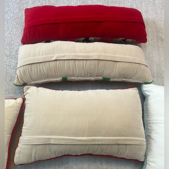 BUNDLE OF (5) HANDMADE WOOL HOOKED CHRISTMAS PILLOWS - Picture 6 of 8